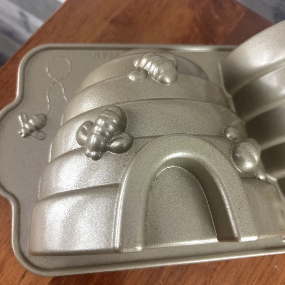 Nordic Ware Beehive Cake Pan 10 Cup
